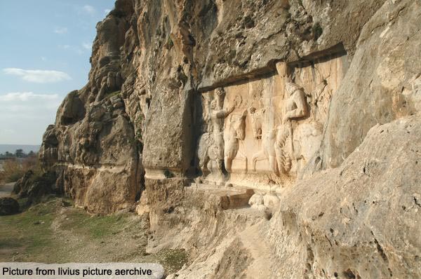 سنگ نگاره شماره چهار بیشاپور