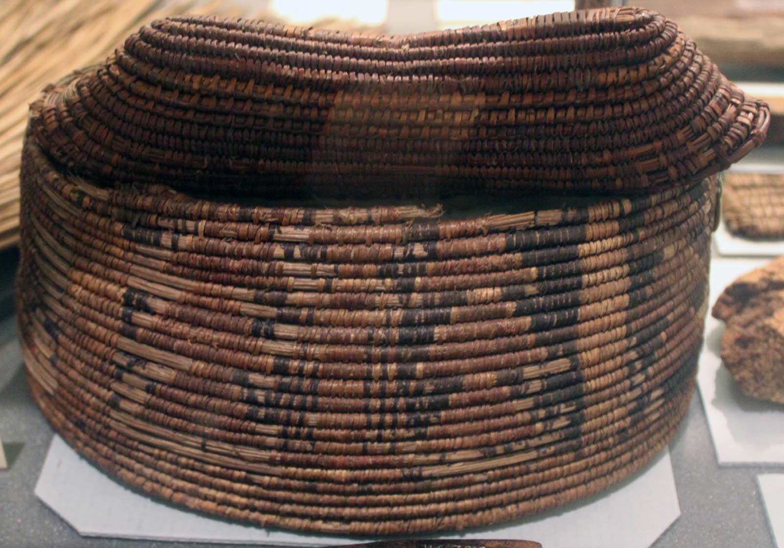 دست بند استخوانی 