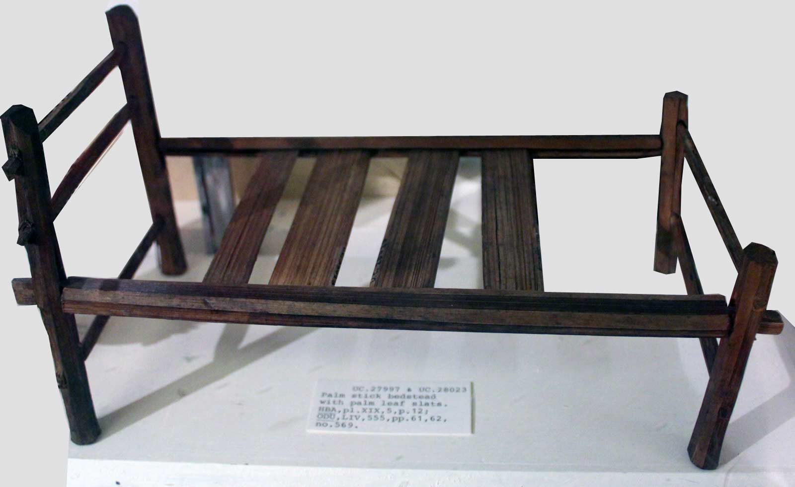 تخت اسباب بازی