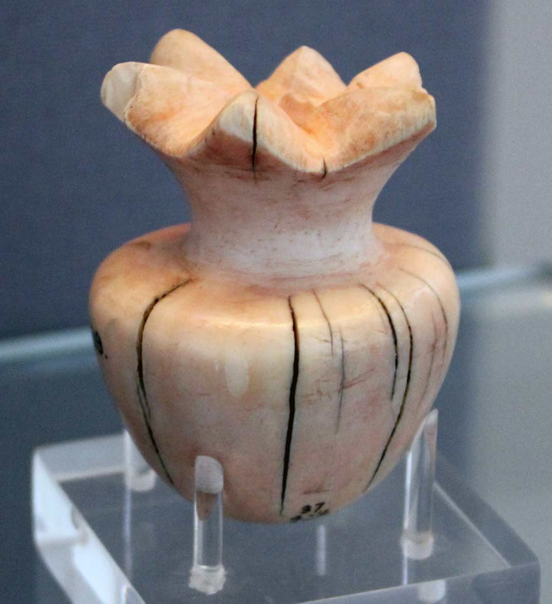 مجسمه عاج 