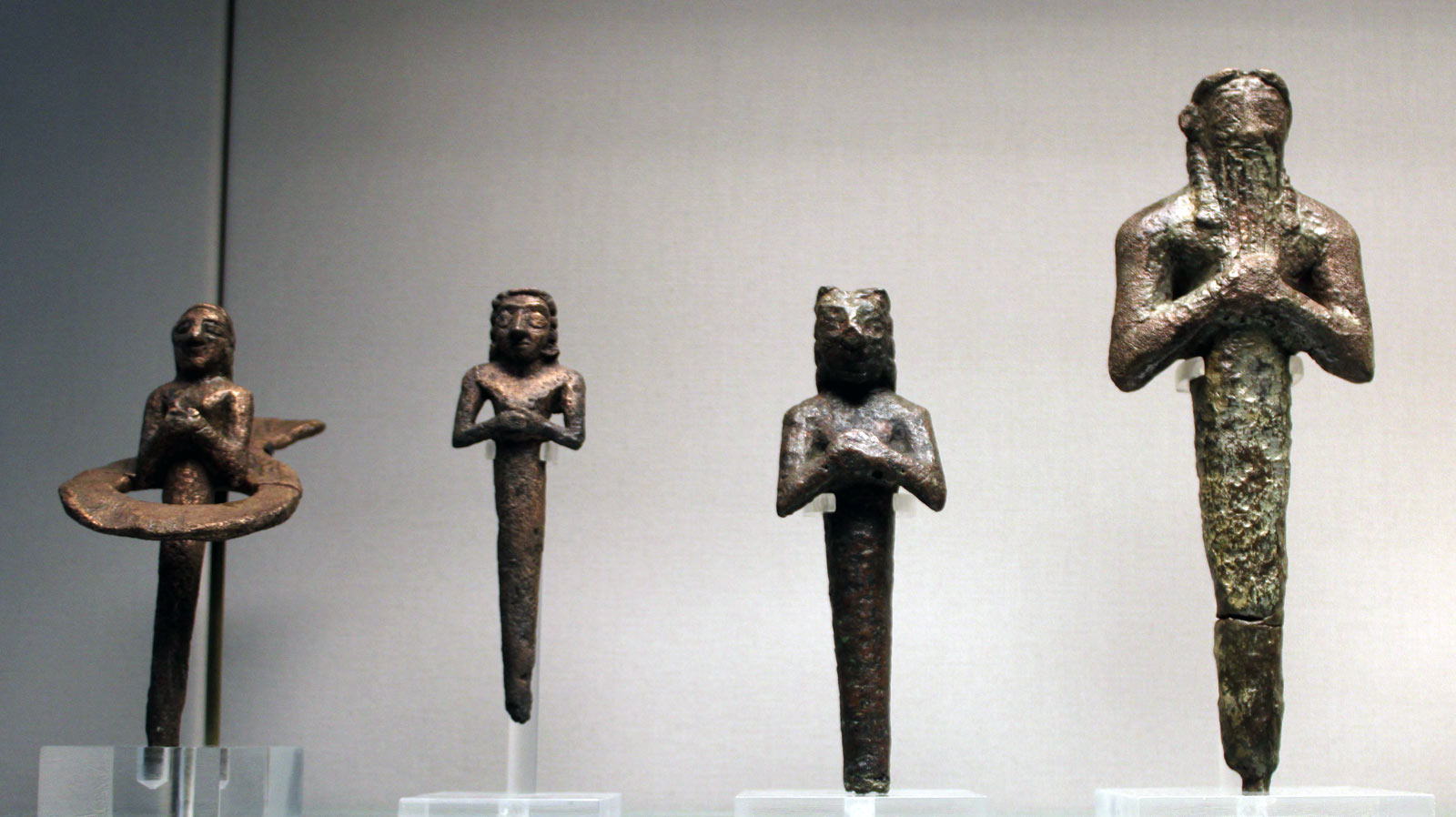 مجسمه پایه بنا لَگش