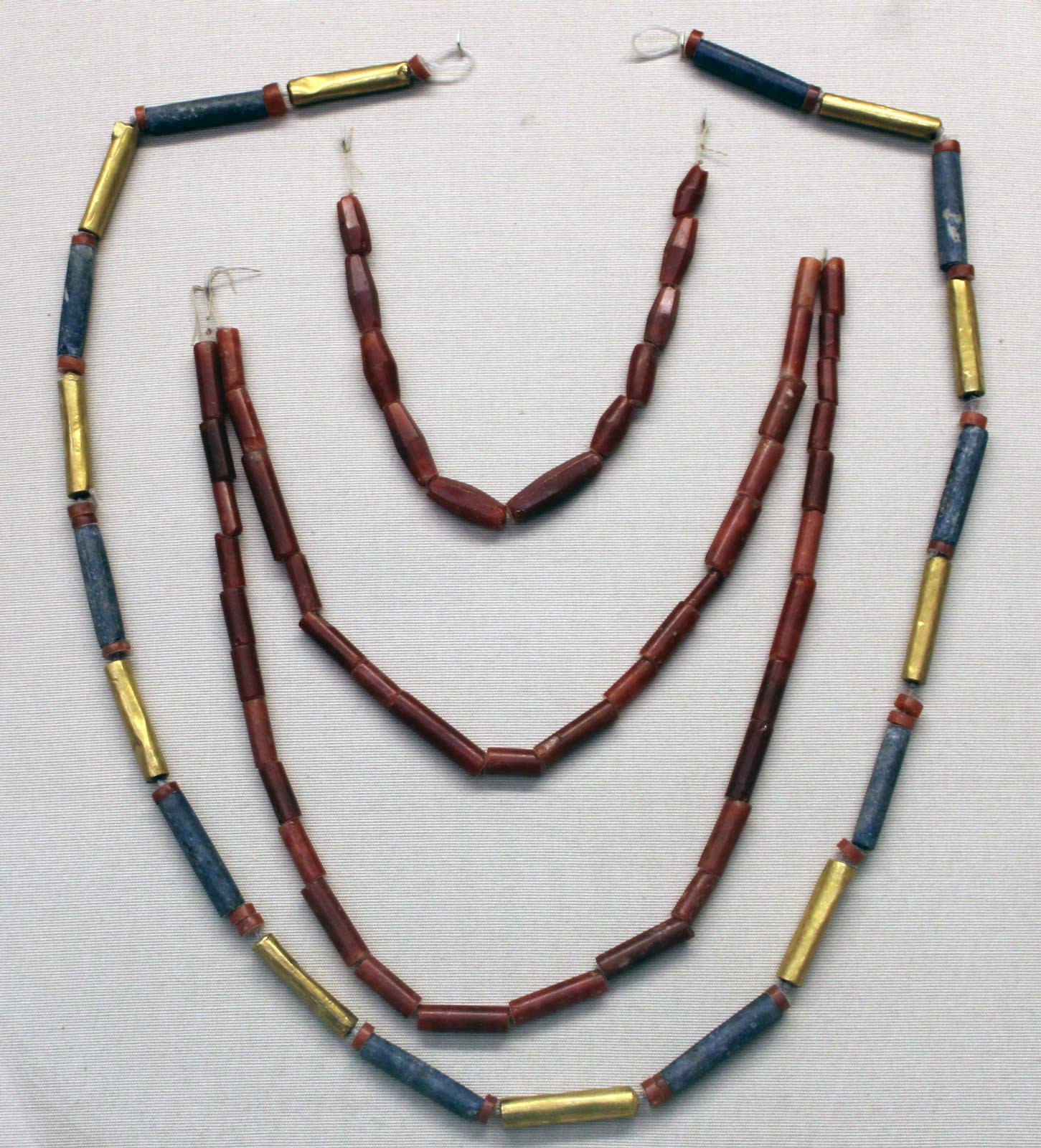 گردن بند ملکه شب