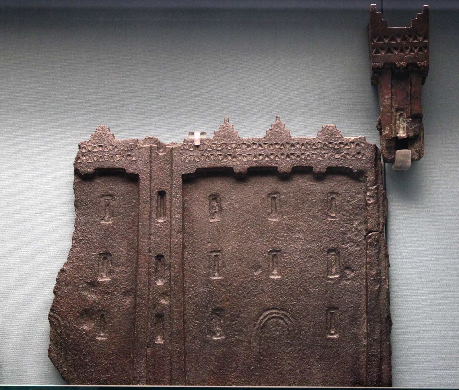 آثار توپراک قلعه