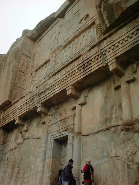 مقبره های سنگی اطراف تخت جمشید