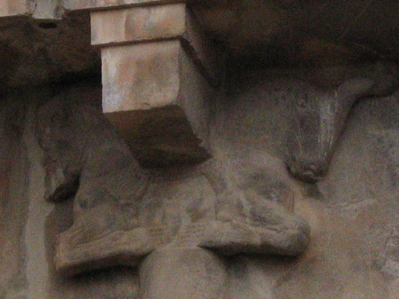 مقبره های سنگی اطراف تخت جمشید