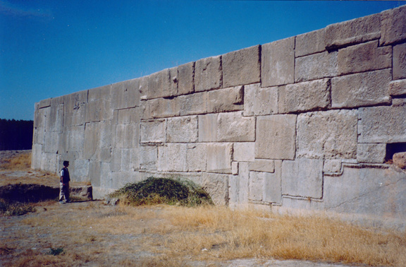  آثار هخامنشی اطراف تخت جمشید