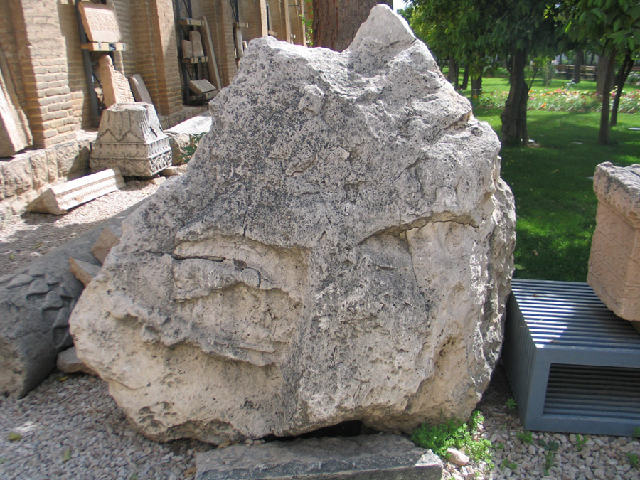 سنگ نگاره موزه هفت تنان